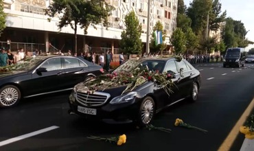 Кортеж с телом Ислама Каримова проехал по улицам Ташкента в аэропорт.