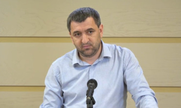 Карп требует отставки новоиспеченного главы Конституционного суда.