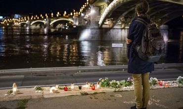 29 мая вечером на Дунае катер, на борту которого находились 33 туриста из Южной Кореи, после столкновения опрокинулся и затонул.