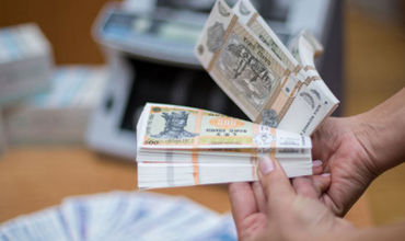 Больше всего средств тратится на приобретение продуктов питания – 43,8%.