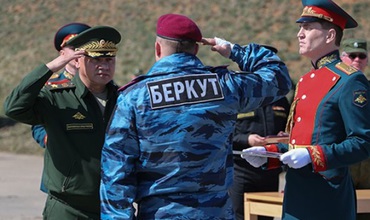 Во вторник новую медаль вручал лично глава оборонного ведомства Сергей Шойгу.