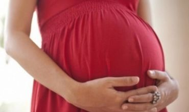 O femeie din Truşeni, gravidă în luna a şasea, a pierdut sarcina după ce a fost bătută cu picioarele în burtă de vecin.