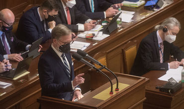 Чешский премьер случайно выругался во время заседания.