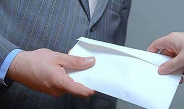 Столичные адвокаты, обвиняемые в получении взятки, предстанут перед судом.
