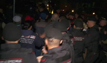 Joi dimineaţa, doi carabinieri au avut nevoie de îngrijiri medicale.