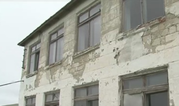 По данным Министерства просвещения, с 2005 года в стране закрыли более 150 школ.