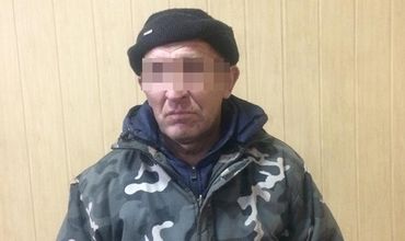 В Николаеве мужчина убил хозяина квартиры и жил с трупом в доме.