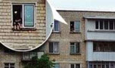 Граждане чаще сигнализируют о детях, находящихся вблизи открытых окон.
