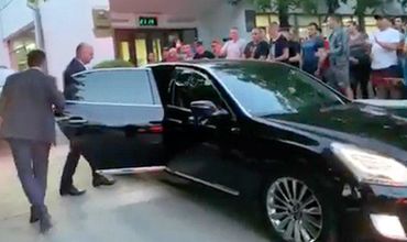 Протестующие встретили Павла Филипа аплодисментами.