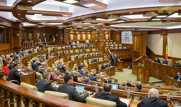 Стараниями демократов все, что правее социалистов, превратилось в политическое кладбище в парламенте.