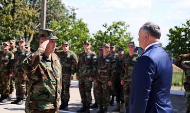 Президент представит командованию Нацармии нового министра обороны.