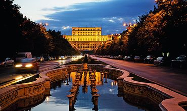В Бухаресте открылась для посетителей резиденция семьи бывшего диктатора Румынии Николае Чаушеску. Фото: forbes.ru/
