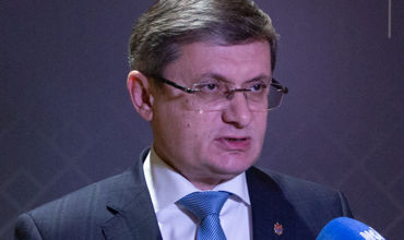 Гросу - Вартаняну: Было бы достойно отказаться от мандата.