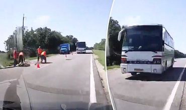 Водитель автобуса подверг опасности пассажиров, совершив опасный маневр.