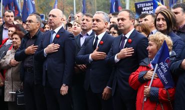 Демпартия опубликовала видеоролик: «Мы не сдадимся, не упадем».