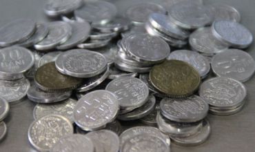 Повышение пройдет в два этапа, работники сферы образования получат надбавки с сентября.