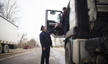 Пограничники КПП Скулень выявили гражданина Молдовы с поддельными водительскими правами.