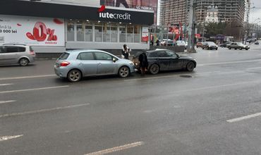 На Рышкановке произошло ДТП с участием двух легковушек.