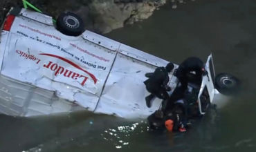 Un camion care a căzut în Dunăre, căutat timp de mai multe ore de o dronă în România.