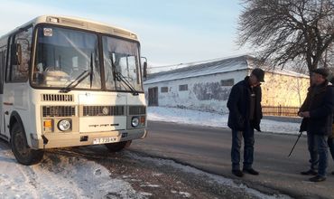 Жителей левого берега Днестра свозят на избирательные участки.