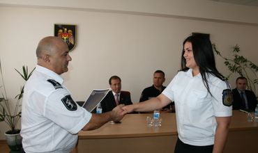 В завершении собрания, отличившиеся сотрудники были награждены почетными дипломами.