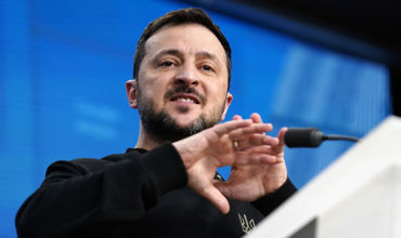 Зеленский о &#34;пасхальном перемирии&#34; Путина: В Украине сейчас звучит воздушная тревога.