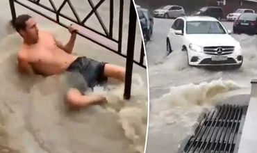Передвигаться по Сочи сегодня можно только вплавь.