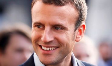 По словам женщины, будущий лидер страны на 300 страницах описывал их отношения со своей учительницей Брижит.