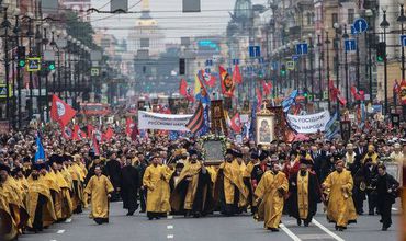 Весь крестный ход условно можно было поделить на четыре части.
