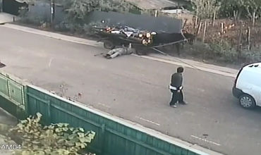Видео, снятое в румынском селе Васлуй, стало вирусным в Сети.