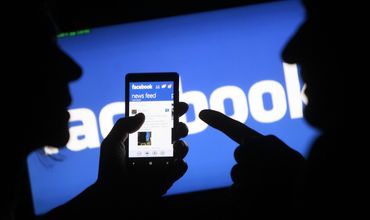 Facebook научил ИИ переносить дороги на карту по спутниковым снимкам.