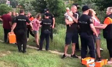 В столице пьяная мать забыла ребенка на улице.