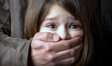 С 2014 года мужчина неоднократно пытался изнасиловать свою 12-летнюю дочь в то время, как никого не было дома.