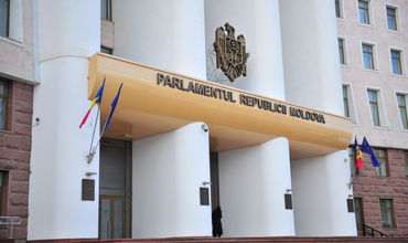 Новый парламент, избранный 24 февраля, будет X-го созыва.