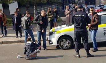 На Ботанике автомобиль сбил девушку