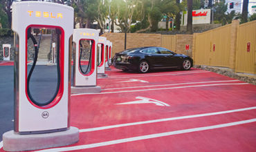 Американский бизнесмен Илон Маск анонсировал появление на Украине станций Tesla Supercharger для зарядки электромобилей. 