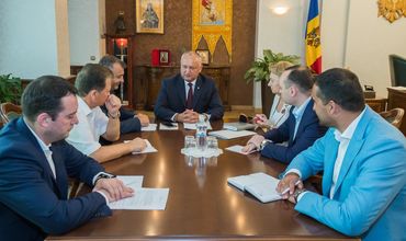 Додон провёл рабочее заседание со спикером и руководством парламентской фракции ПСРМ.