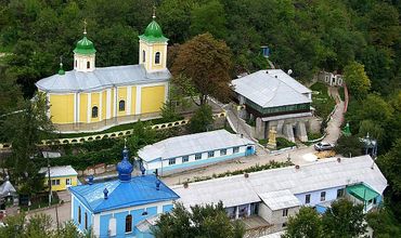 Монастырь Сахарна предлагает заказать поминовение онлайн.