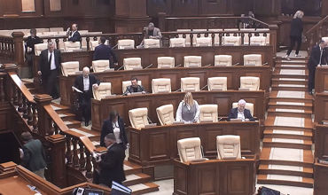 Deputații BCS au părăsit ședința plenară din cauza refuzului de a-i examina inițiativele.