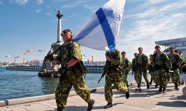 Украинские пограничники фиксируют ротацию вооруженных сил РФ в Крыму около административной границы.