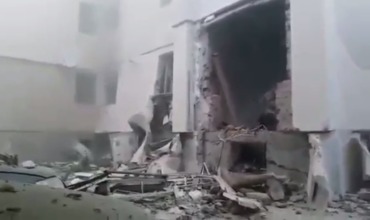 Предположительно, причиной взрыва стало скопление газа в подвале дома.