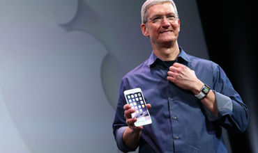 Кук надеется, что Apple не станет жертвой торговой войны США и Китая.