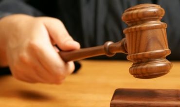 Столичный адвокат предстанет перед судом за получение взятки.