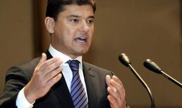 Ex-deputat român, surprins cum cântă în limba rusă la secția de poliție. Foto: Wall-Street.ro