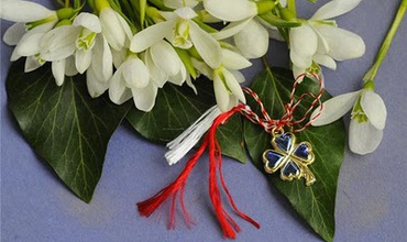 În Moldova obiceiul este ca fetele să dăruiască mărţişoare băieţilor