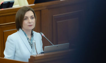 Санду: Те, кто пытается купить власть, хотят использовать Молдову в войне против Украины. Фото: parlament.md