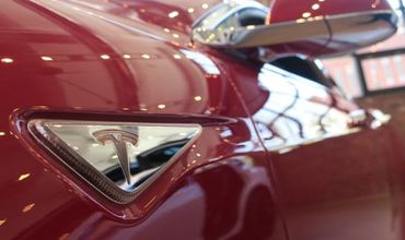 Американская автокомпания Tesla Motors представила новую аккумуляторную батарею.