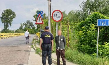Румынские пограничники задержали гражданина РМ без документов, который пытался незаконно вернуться в Молдову.