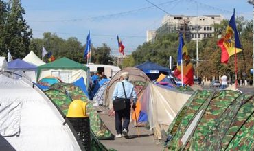 Властям не пришлось ни прибегать к силе, ни идти на какие-либо уступки: оказалось достаточным дать гражданам выпустить пар.