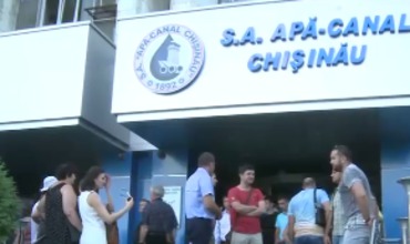 Жильцы считают, что директор строительной компании намеренно не оформляет документы.